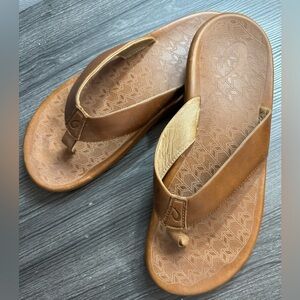Olukai Ilikai Shoes Mens Size 13 Brown Leather Flip Flop Sandals Comfort Beach